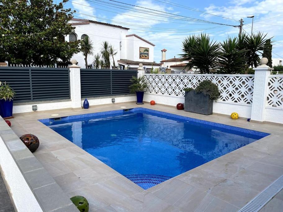 Jolie Maison Avec Sa Piscine Privee Wifi Empuriabrava Exterior photo